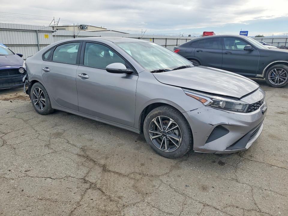 Photo 4 from auction – 2023 KIA FORTE with VIN 3KPF24AD5PE526560