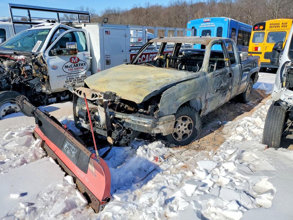 CHEVROLET SILVERADO 2003 with VIN 2GCEK19T431211326 - Photo from auction