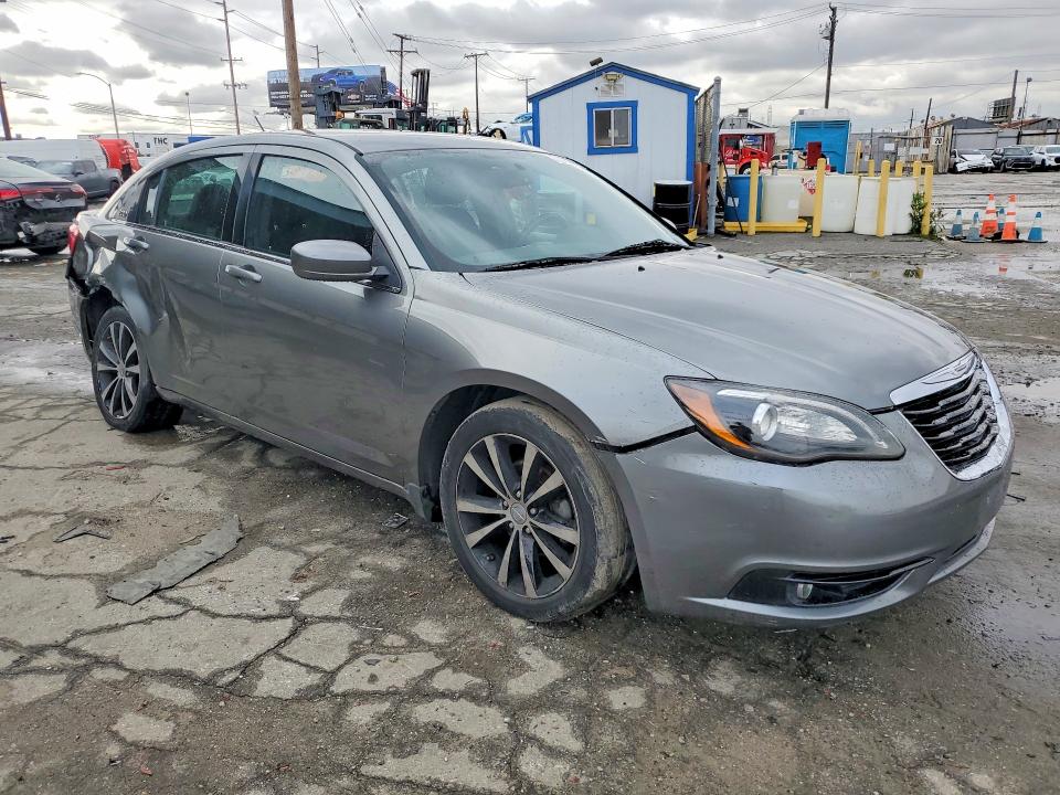 Photo 4 from auction – 2013 CHRYSLER 200 with VIN 1C3CCBBB6DN633257