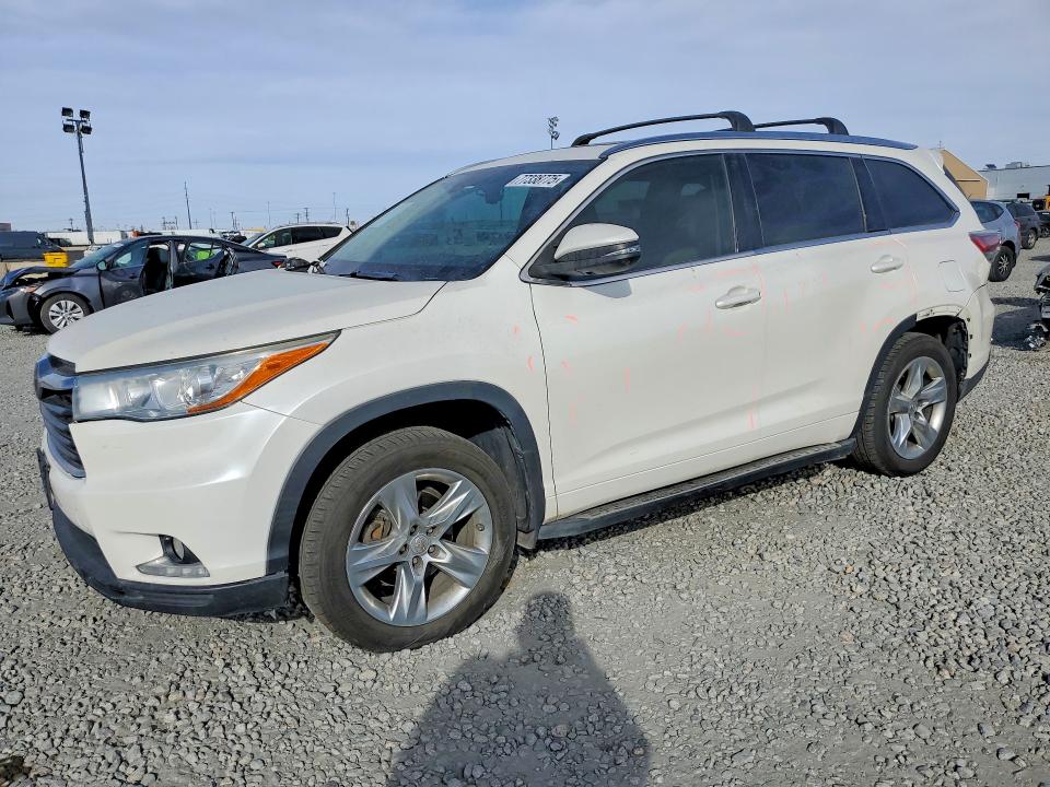 TOYOTA HIGHLANDER 2015 with VIN 5TDDKRFH8FS077685 - Photo from auction
