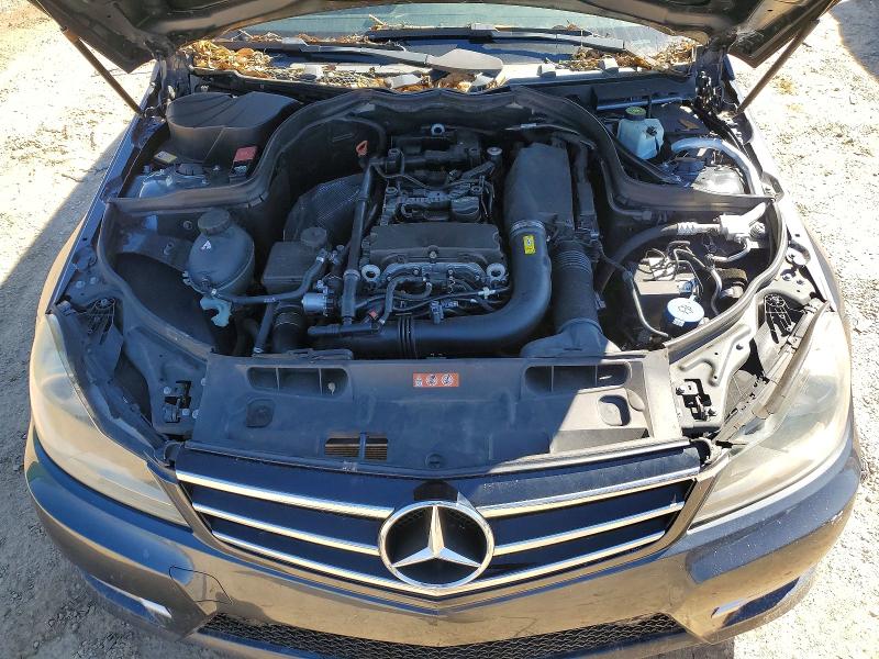 Photo 11 from auction – 2014 MERCEDES-BENZ C with VIN WDDGF4HB9EA961973