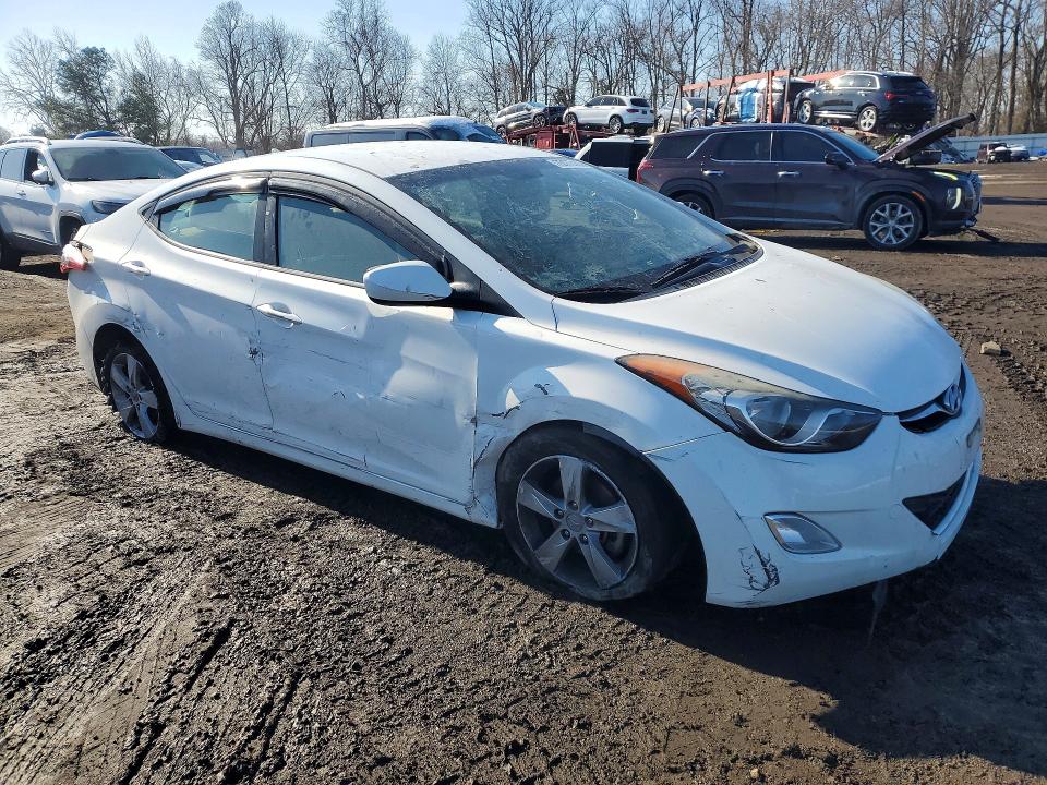 Photo 4 from auction – 2013 HYUNDAI ELANTRA with VIN 5NPDH4AE2DH352520