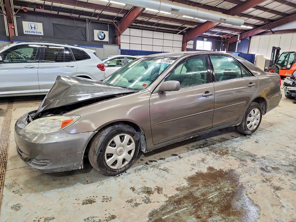 TOYOTA CAMRY LE 2002 with VIN 4T1BE32K22U550088 - Photo from auction