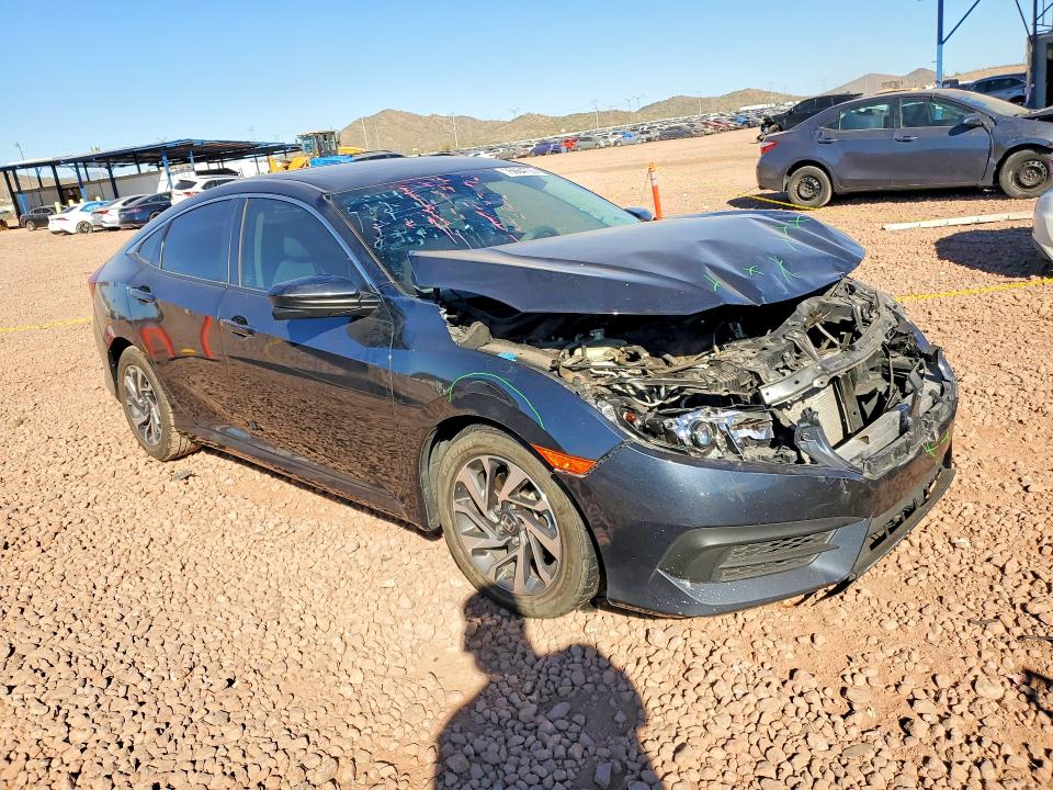 Zdjęcie 4 z aukcji – 2018 HONDA CIVIC EX z VIN 19XFC2F71JE019943