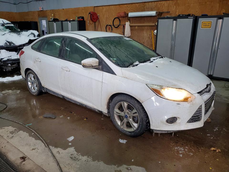 Zdjęcie 4 z aukcji – 2014 FORD FOCUS SE z VIN 1FADP3F24EL173152
