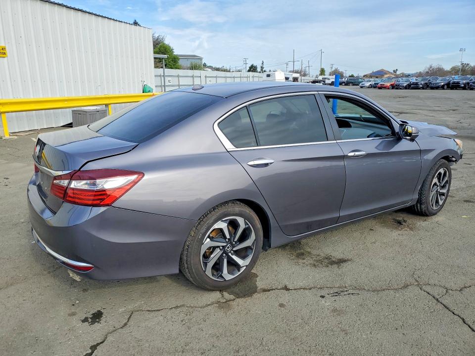 Photo 3 from auction – 2017 HONDA ACCORD with VIN 1HGCR2F73HA125374