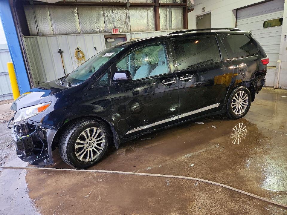 TOYOTA SIENNA 2020 with VIN 5TDYZ3DC6LS076516 - Photo from auction