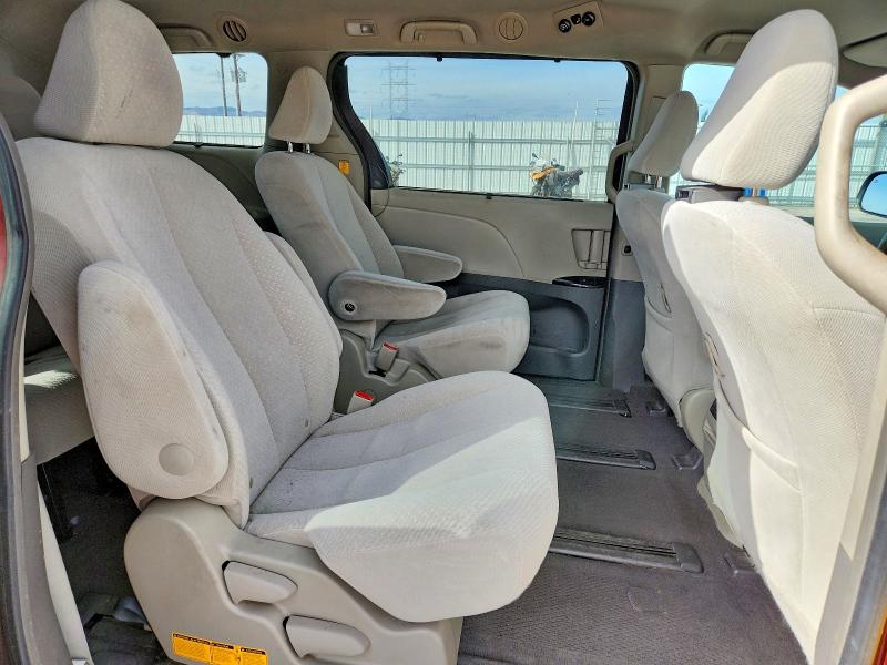 Photo 11 from auction – 2011 TOYOTA SIENNA LE with VIN 5TDJK3DC2BS004491
