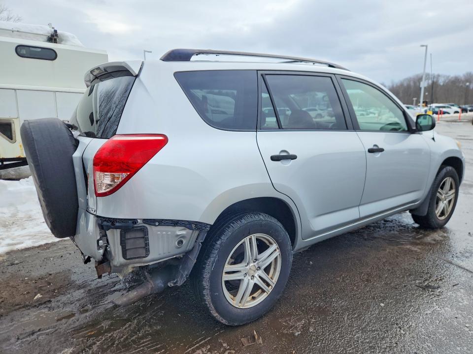 Photo 3 from auction – 2006 TOYOTA RAV4 with VIN JTMBD33V665045221