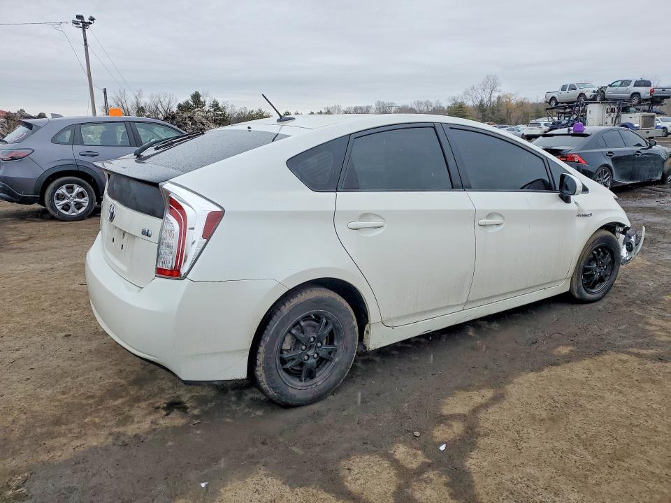 Photo 3 from auction – 2013 TOYOTA PRIUS with VIN JTDKN3DU6D5542124