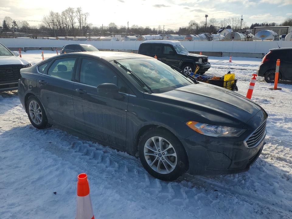 Photo 4 from auction – 2020 FORD FUSION with VIN 3FA6P0LU2LR106559