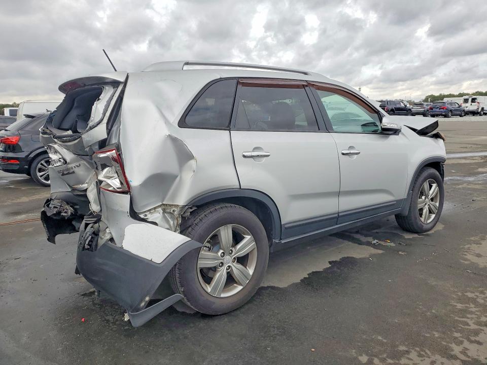 Photo 3 from auction – 2013 KIA SORENTO with VIN 5XYKU4A6XDG313158