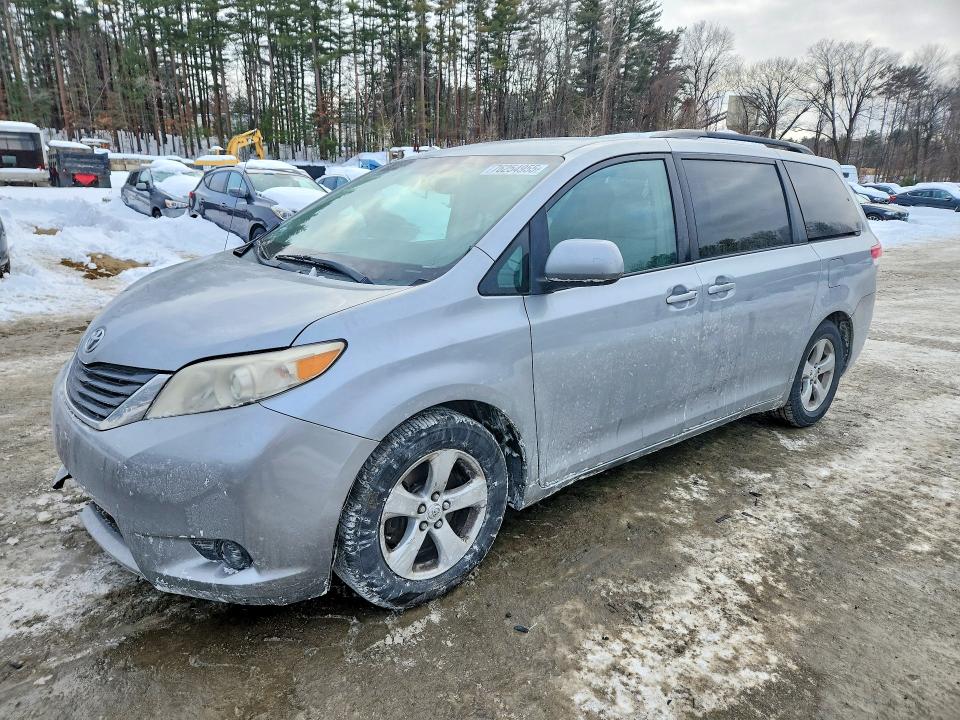 TOYOTA SIENNA LE 2011 with VIN 5TDKK3DC3BS072500 - Photo from auction