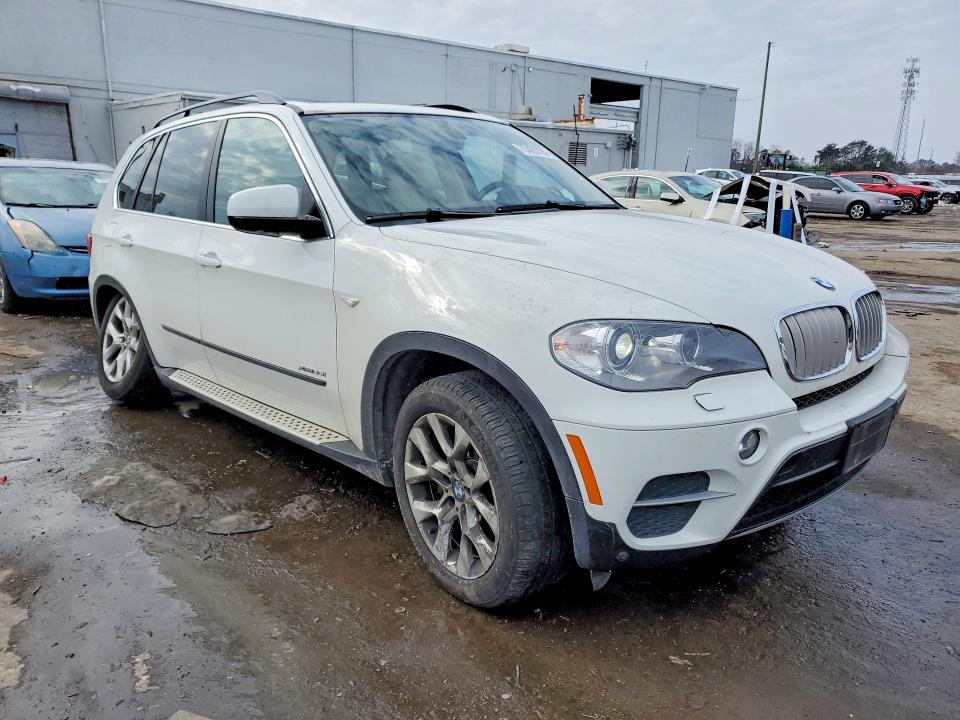 Фото 4 с аукциона – 2013 BMW X5 XDRIVE3 с VIN 5UXZV4C54D0B16686