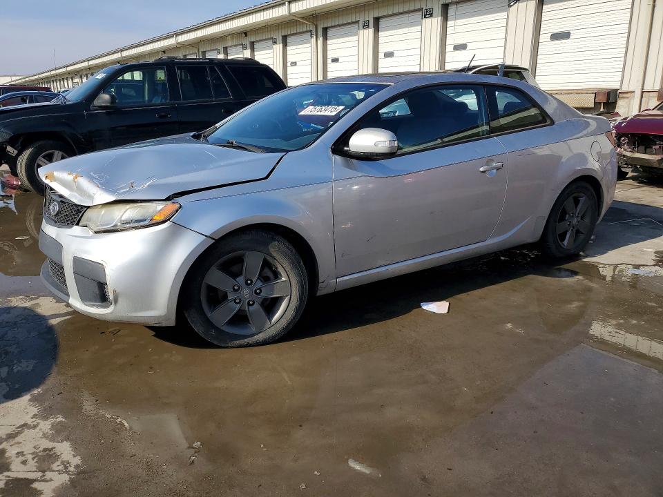 Zdjęcie 1 z aukcji – 2010 KIA FORTE z VIN KNAFU6A23A5128123