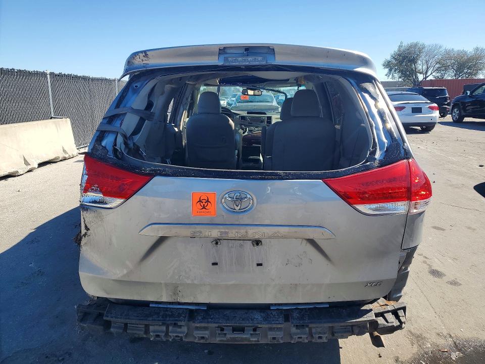 Photo 6 from auction – 2011 TOYOTA SIENNA XLE with VIN 5TDYK3DCXBS130323