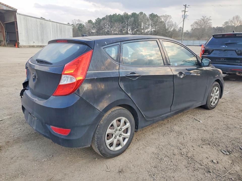Photo 3 from auction – 2013 HYUNDAI ACCENT with VIN KMHCT5AE4DU108093