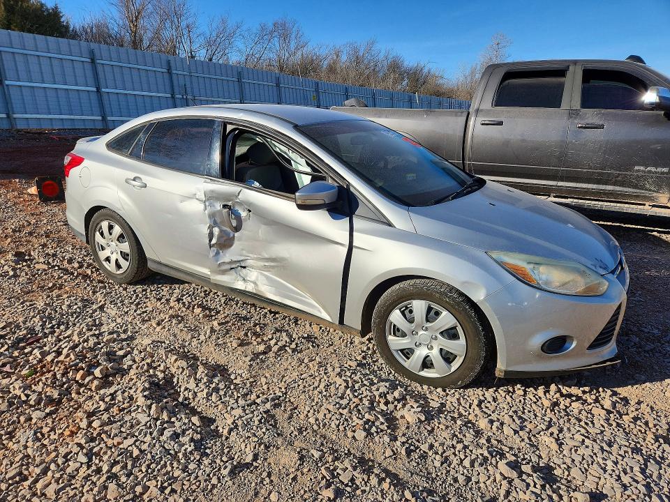 Photo 4 from auction – 2014 FORD FOCUS with VIN 1FADP3F25EL356267