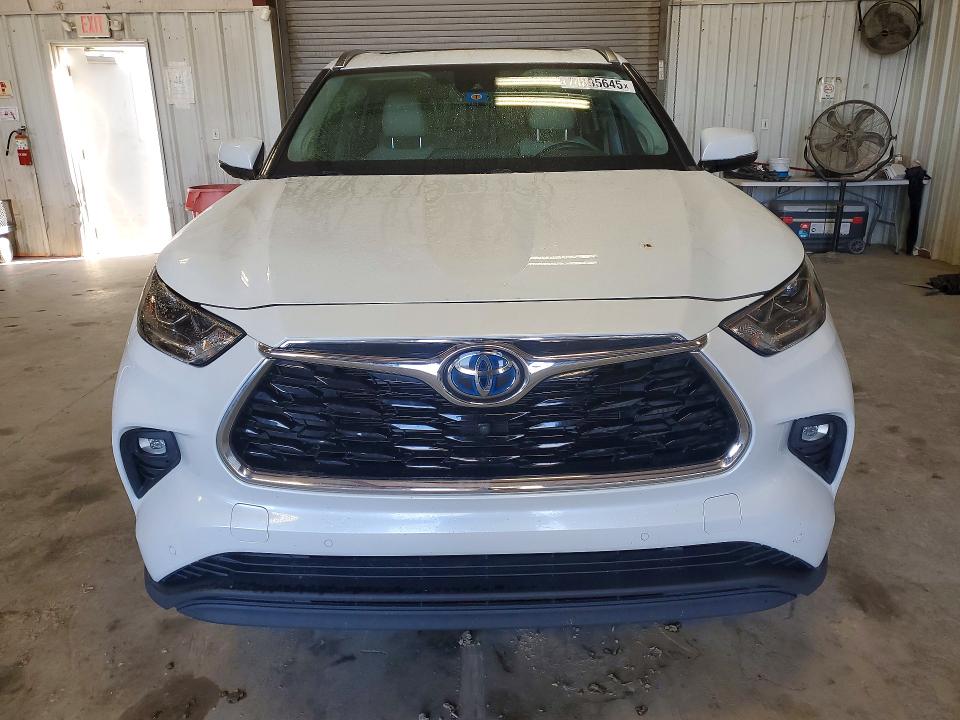 Photo 5 from auction – 2022 TOYOTA HIGHLANDER with VIN 5TDXBRCH5NS543038