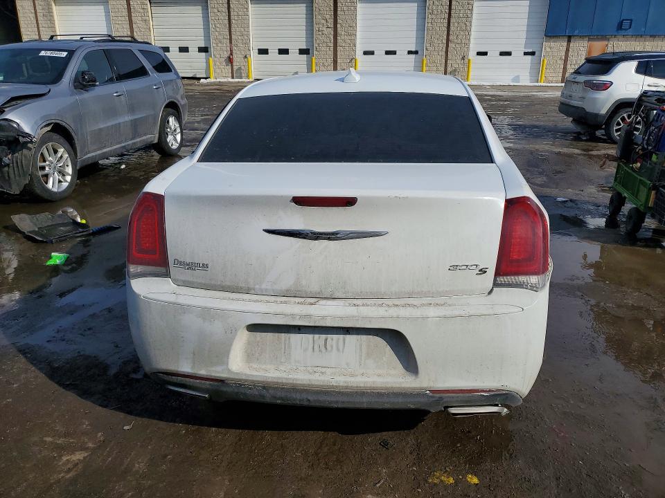 Photo 6 from auction – 2018 CHRYSLER 300 with VIN 2C3CCABG0JH299902