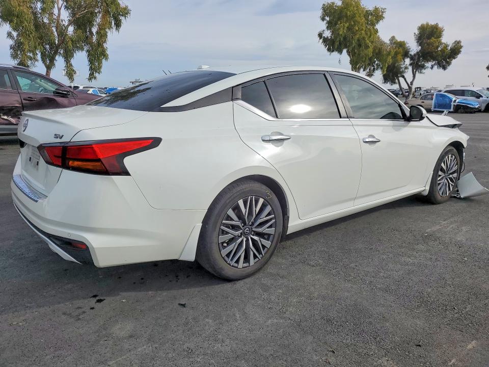 Photo 3 from auction – 2023 NISSAN ALTIMA with VIN 1N4BL4DVXPN333161
