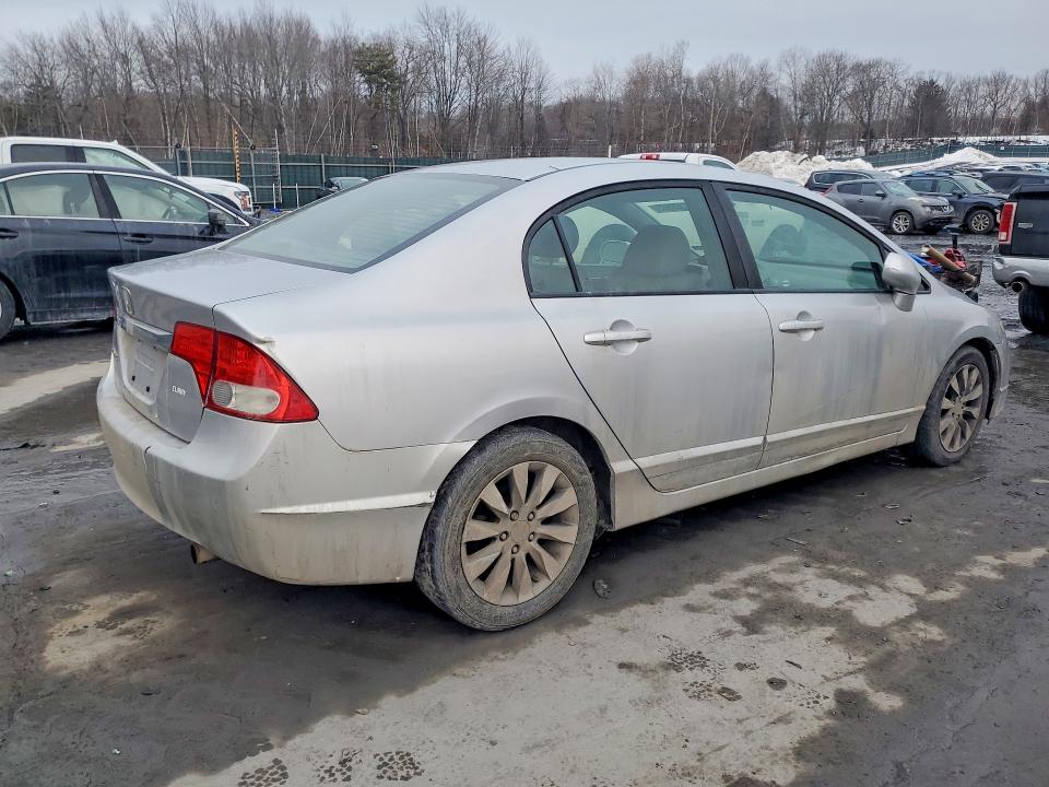 Photo 3 from auction – 2010 HONDA CIVIC with VIN 19XFA1F93AE032324