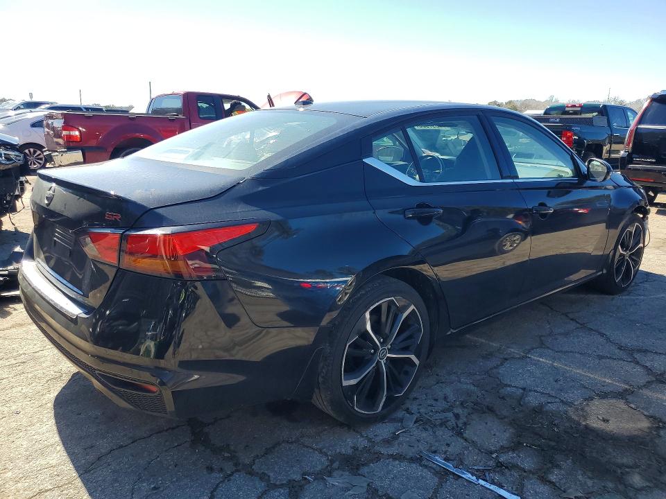Photo 3 from auction – 2023 NISSAN ALTIMA with VIN 1N4BL4CV8PN411129