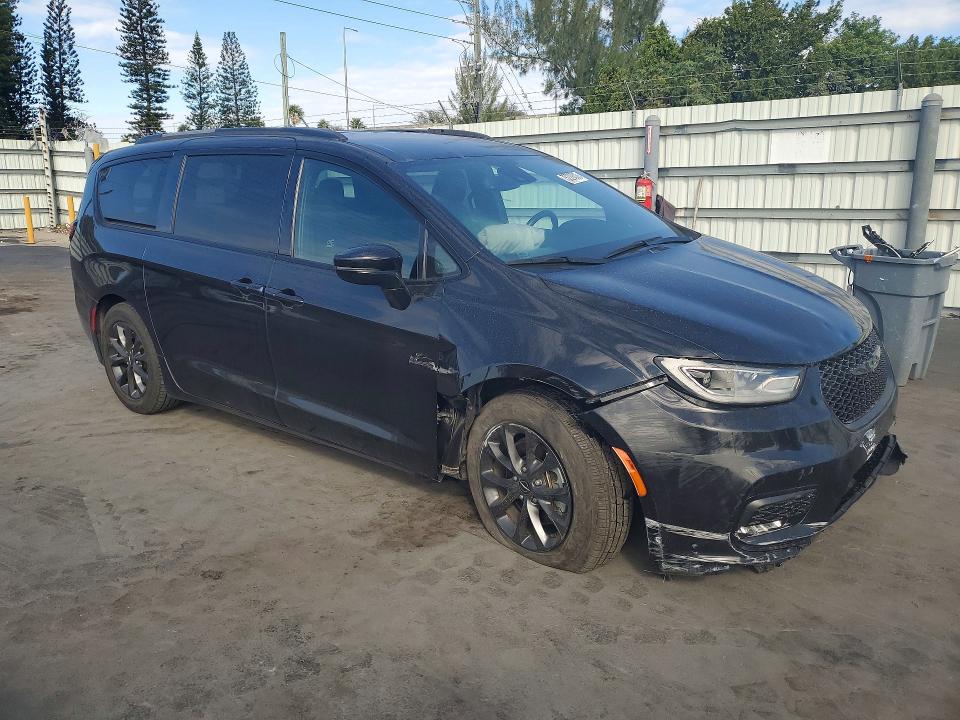 Photo 4 from auction – 2021 CHRYSLER PACIFICA with VIN 2C4RC1BG2MR565697