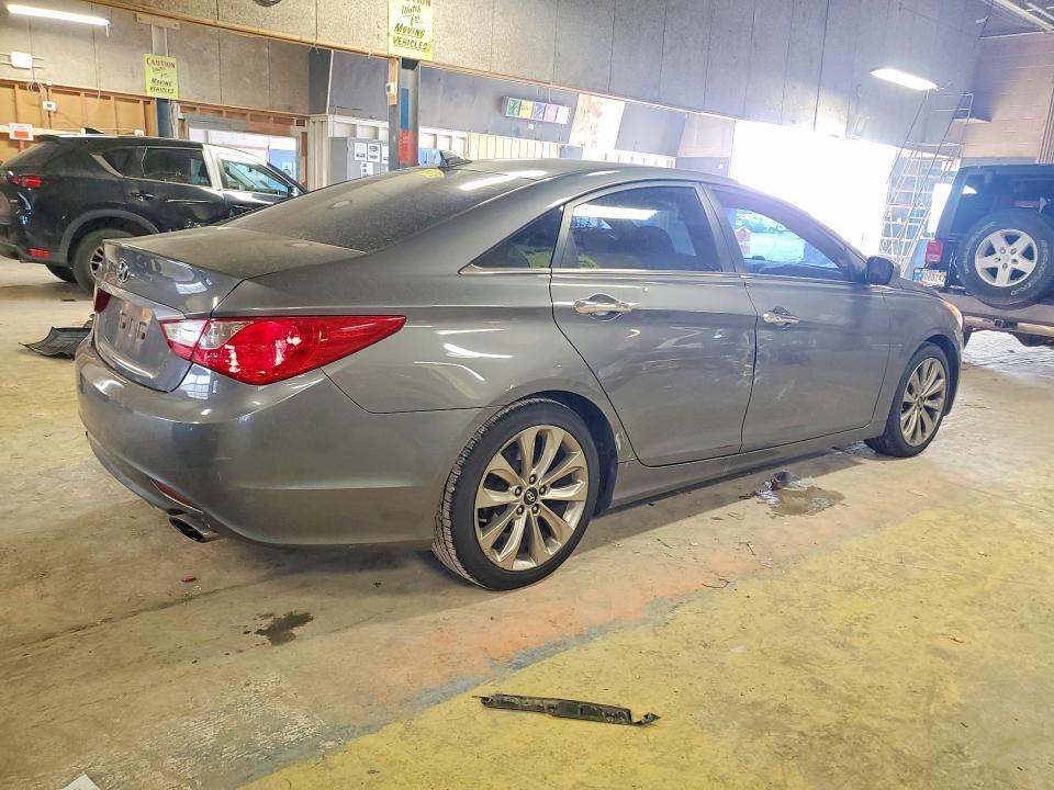Photo 3 from auction – 2012 HYUNDAI SONATA with VIN 5NPEC4ACXCH485414
