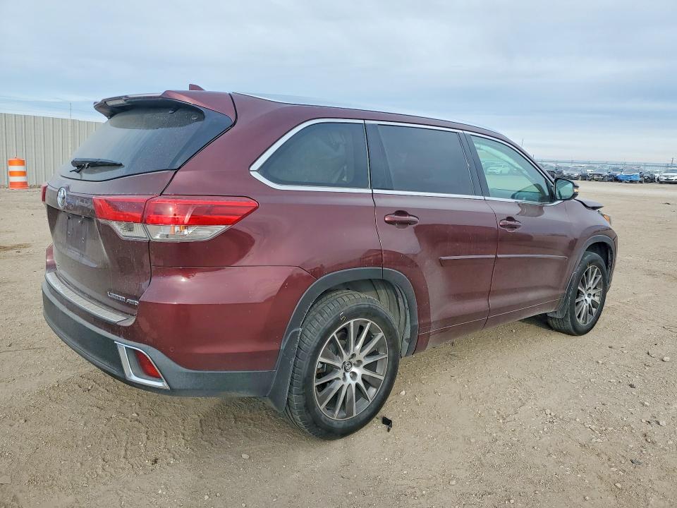 Photo 3 from auction – 2018 TOYOTA HIGHLANDER with VIN 5TDDZRFH5JS859415