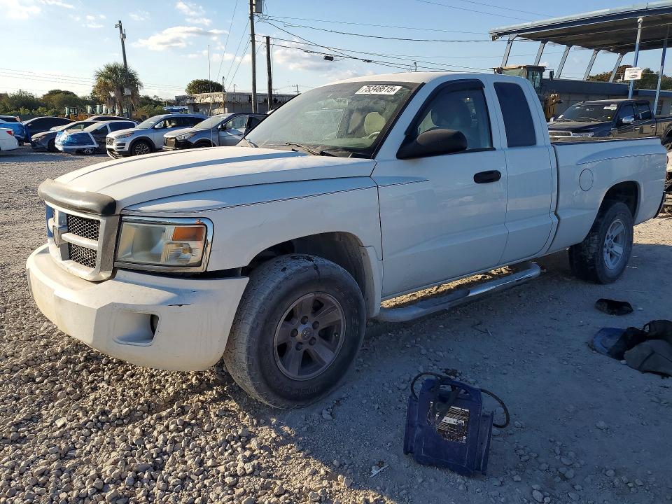 DODGE DAKOTA SLT 2008 with VIN 1D7HE42K38S638369 - Photo from auction