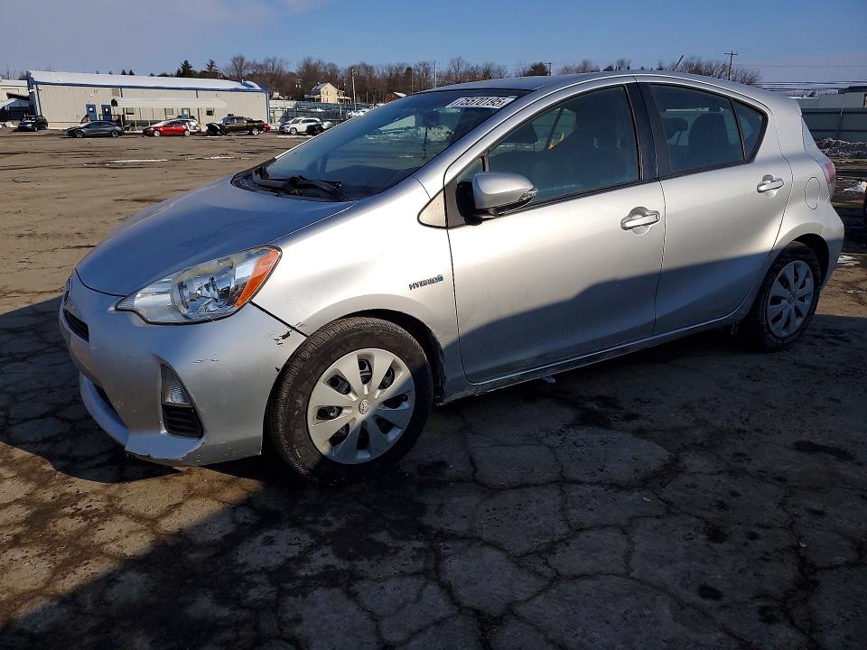TOYOTA PRIUS C 2014 with VIN JTDKDTB3XE1560552 - Photo from auction