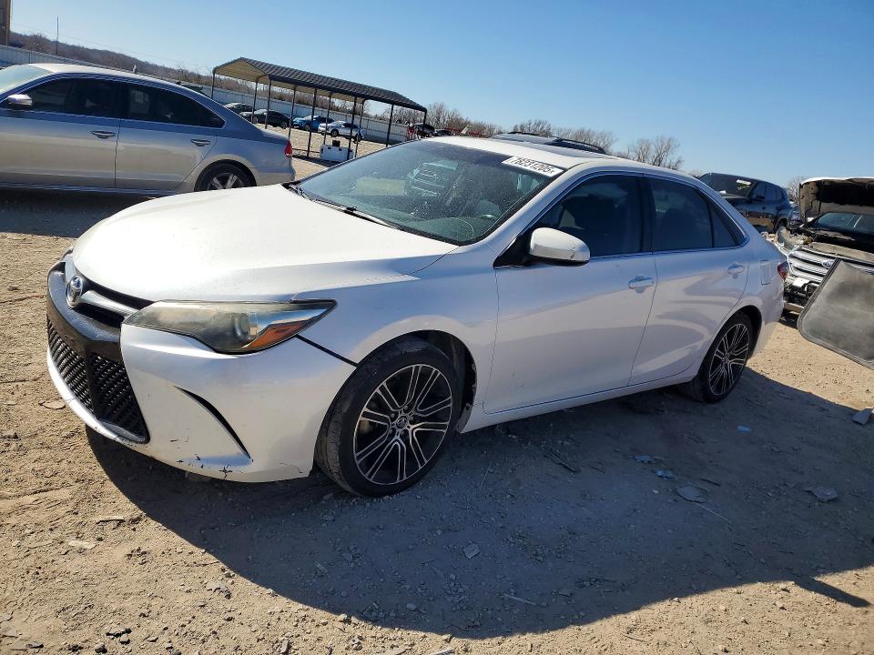 TOYOTA CAMRY 2016 z numerem VIN 4T1BF1FK2GU512024 - Zdjęcie z aukcji