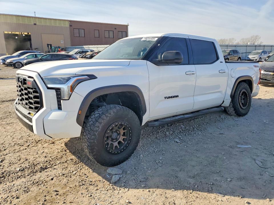 Photo 1 from auction – 2022 TOYOTA TUNDRA with VIN 5TFLA5DB8NX006243