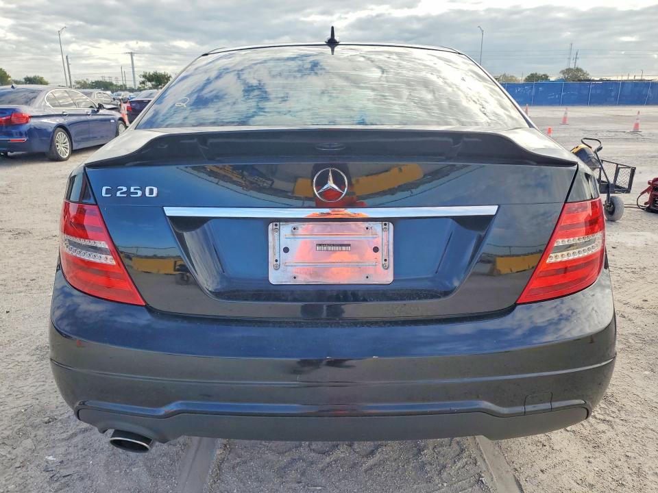 Photo 6 from auction – 2012 MERCEDES-BENZ C 250 with VIN WDDGF4HB6CA615926