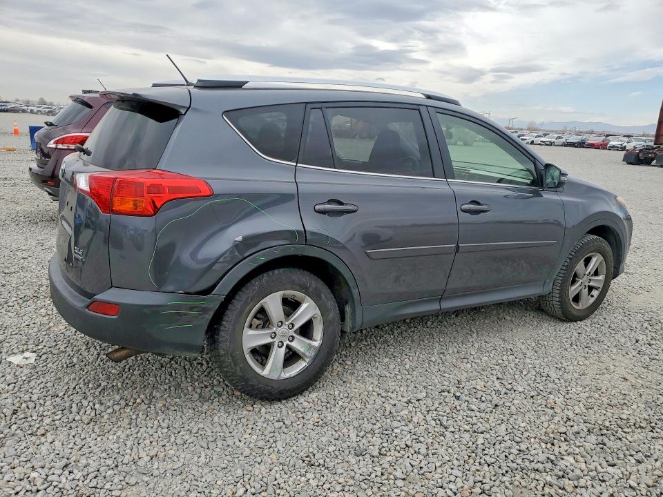 Photo 3 from auction – 2013 TOYOTA RAV4 XLE with VIN JTMRFREV5DD010309