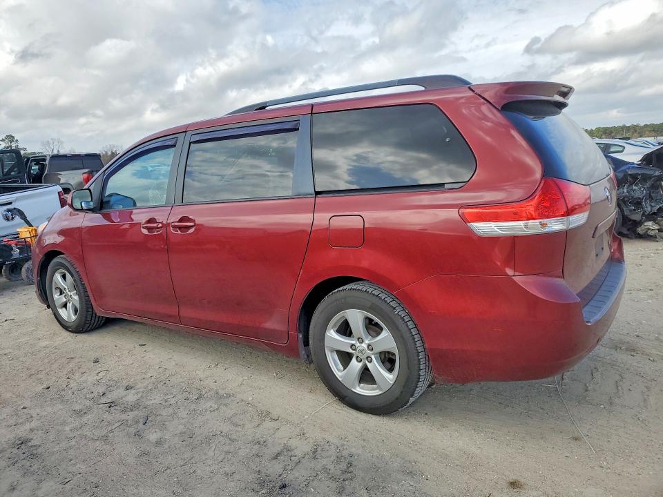 Photo 2 from auction – 2013 TOYOTA SIENNA with VIN 5TDKK3DC3DS403465