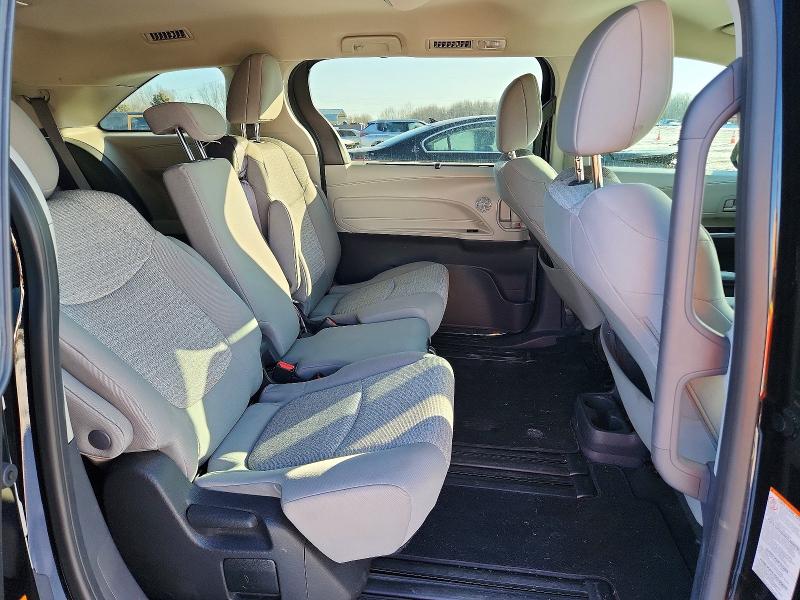 Photo 11 from auction – 2022 TOYOTA SIENNA with VIN 5TDKRKEC2NS084808