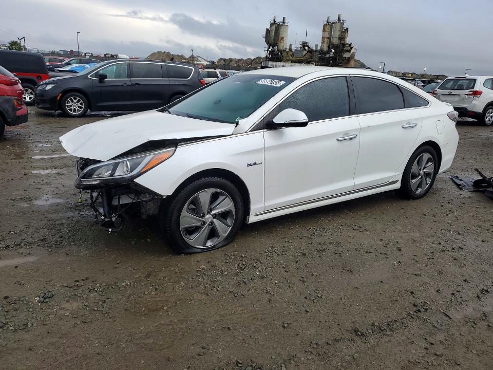 Photo 1 from auction – 2016 HYUNDAI SONATA with VIN KMHE24L17GA020824