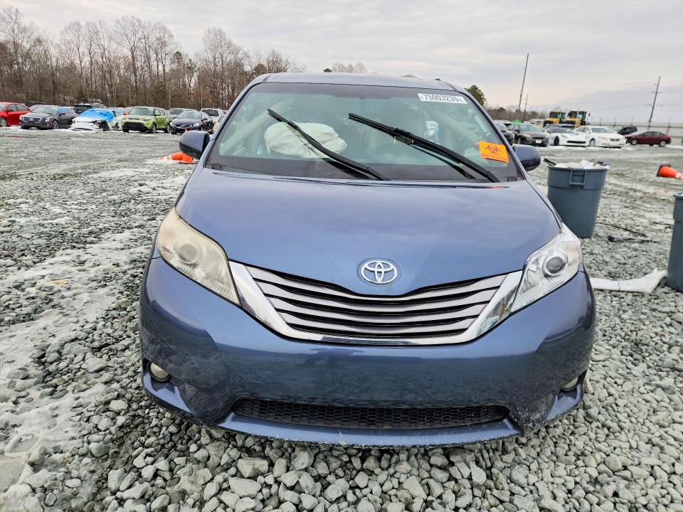 Photo 5 from auction – 2015 TOYOTA SIENNA XLE with VIN 5TDYK3DC6FS632106