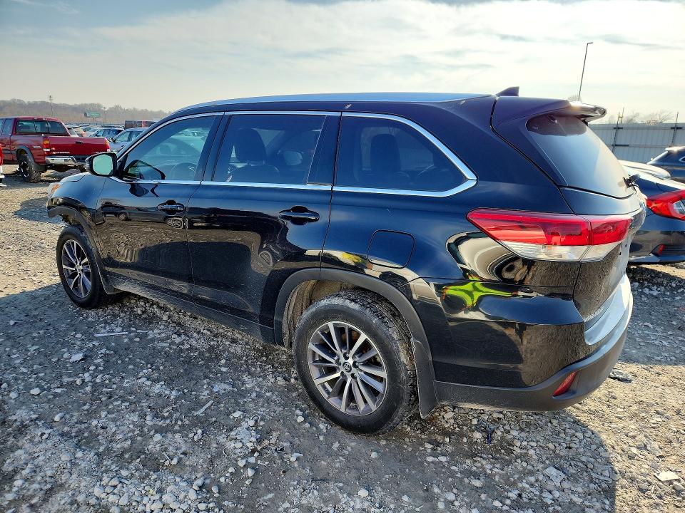 Photo 2 from auction – 2019 TOYOTA HIGHLANDER with VIN 5TDJZRFH3KS586219