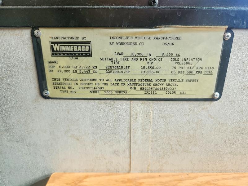 Photo 10 from auction – 2005 WINNEBAGO SUNOVA IFD33L with VIN 5B4LP57G043394327