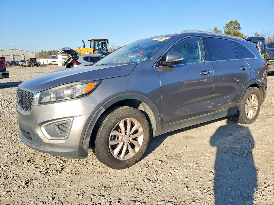 KIA SORENTO 2017 with VIN 5XYPG4A32HG273246 - Photo from auction