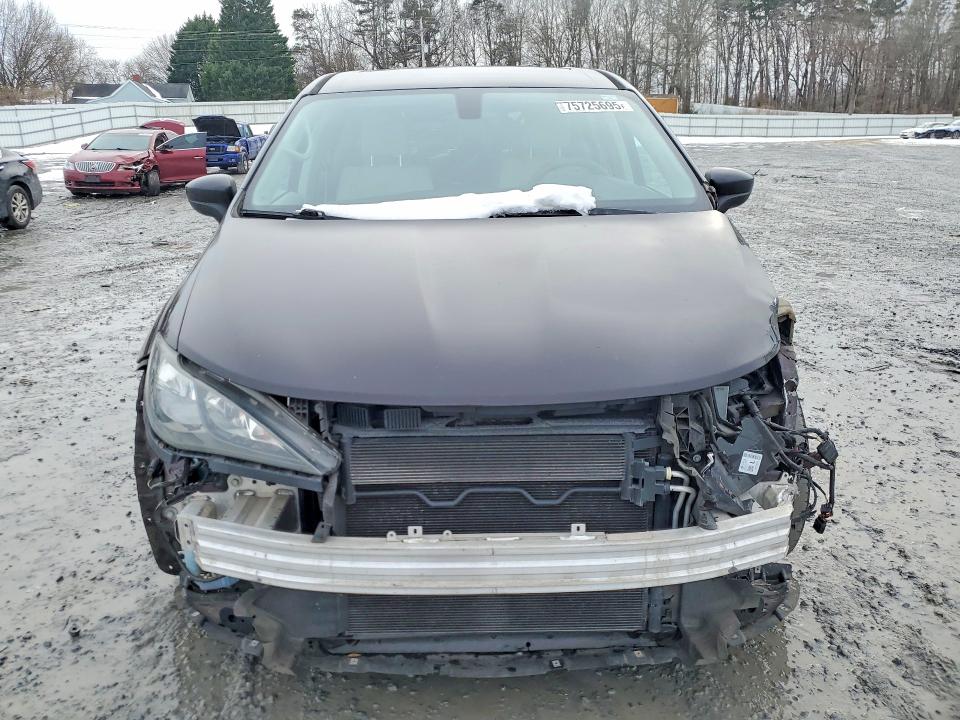 Photo 5 from auction – 2017 CHRYSLER PACIFICA with VIN 2C4RC1DG7HR552592
