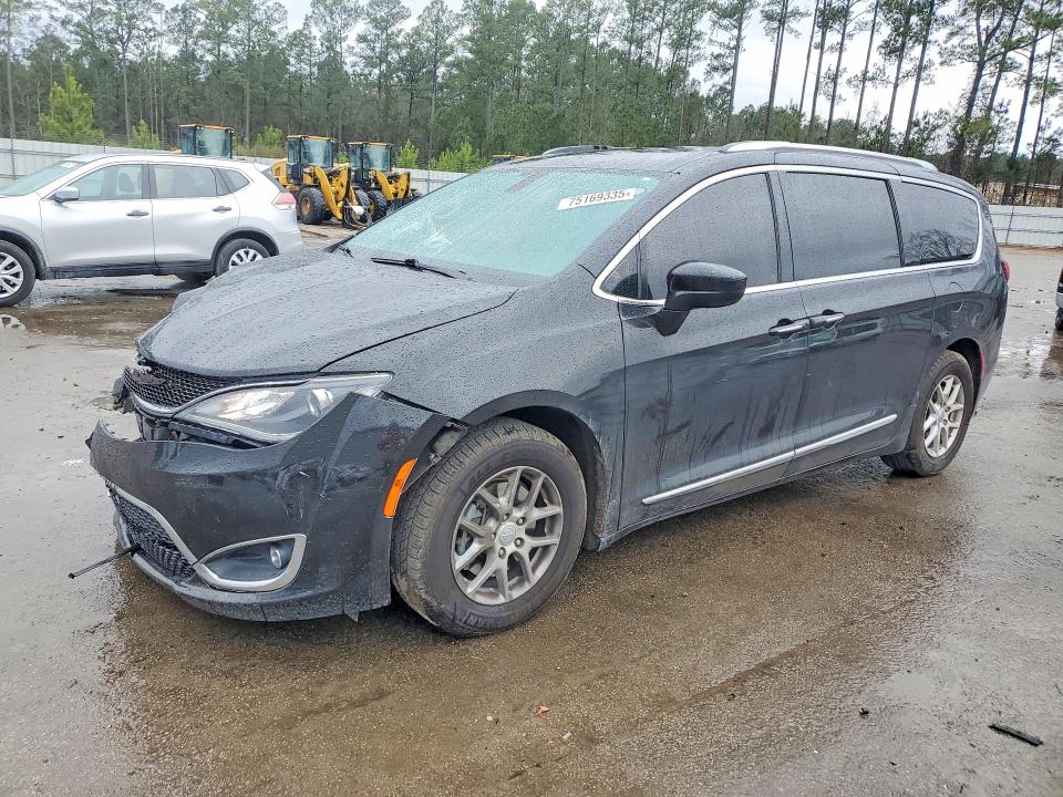 CHRYSLER PACIFICA 2020 with VIN 2C4RC1BG0LR200417 - Photo from auction