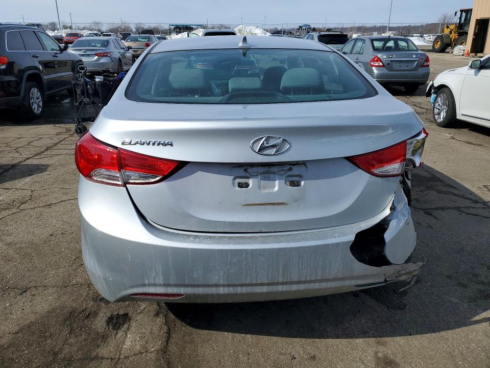 Photo 6 from auction – 2013 HYUNDAI ELANTRA GL with VIN 5NPDH4AE8DH407987
