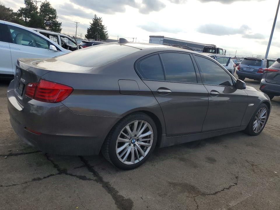 Photo 3 from auction – 2011 BMW 528 with VIN WBAFR1C56BC673483