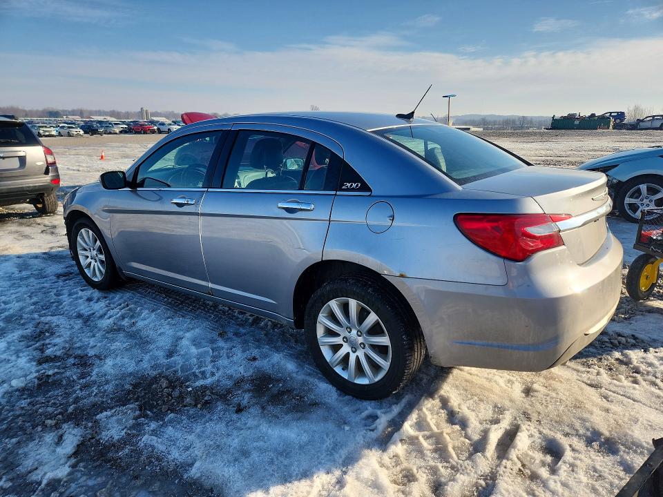 Photo 2 from auction – 2013 CHRYSLER 200 with VIN 1C3CCBCG2DN747296