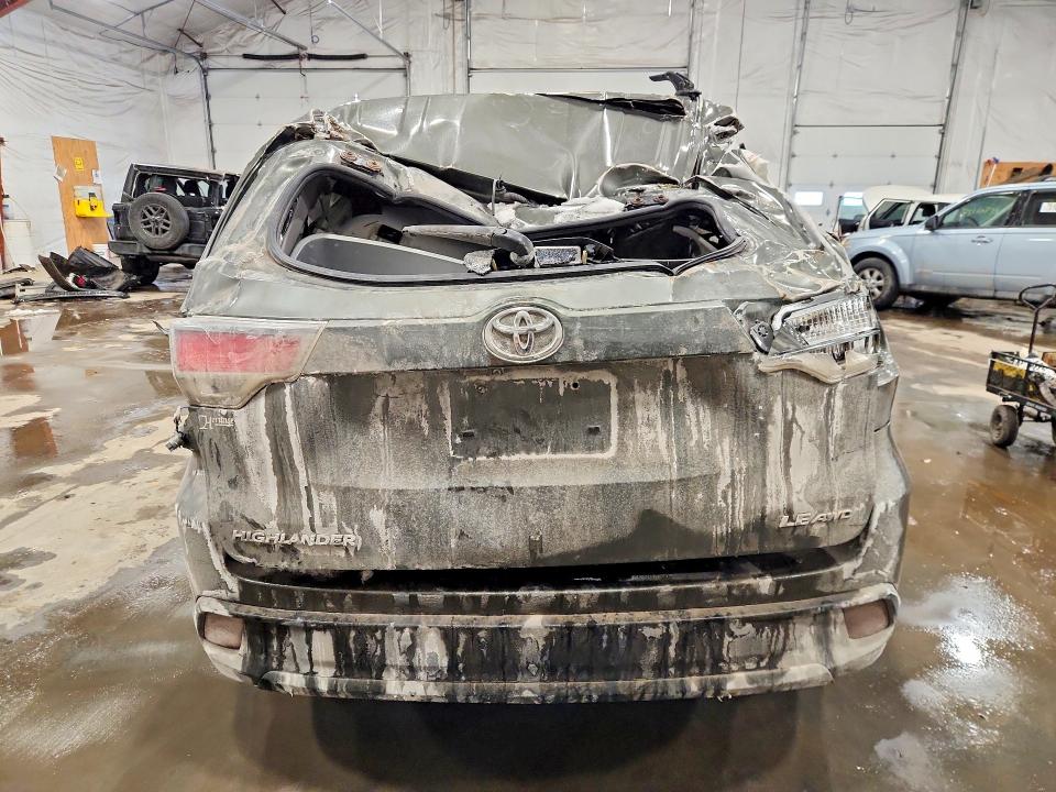 Photo 6 from auction – 2015 TOYOTA HIGHLANDER with VIN 5TDBKRFH0FS224296
