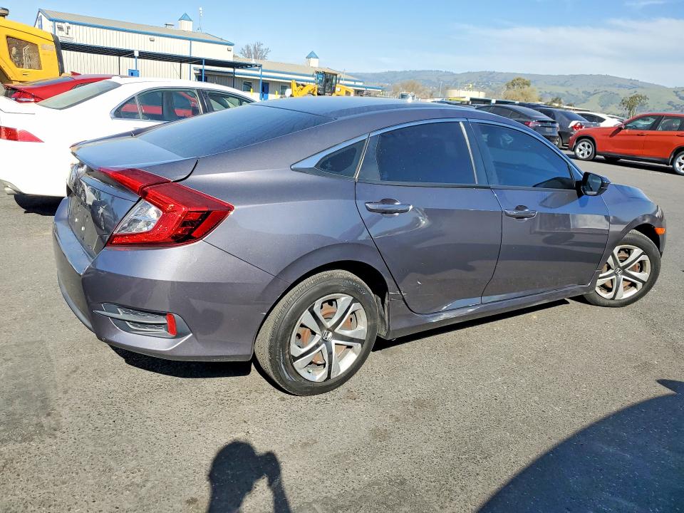 Photo 3 from auction – 2017 HONDA CIVIC with VIN 2HGFC2F52HH566721